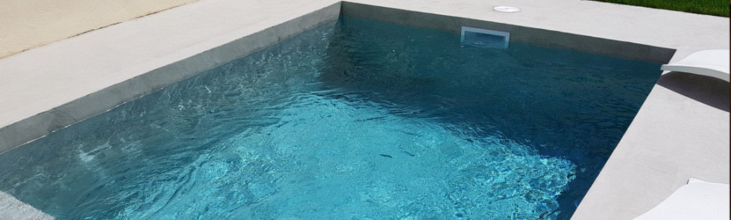 Intonaci per piscine: aspetto minerale e superficie antiscivolo